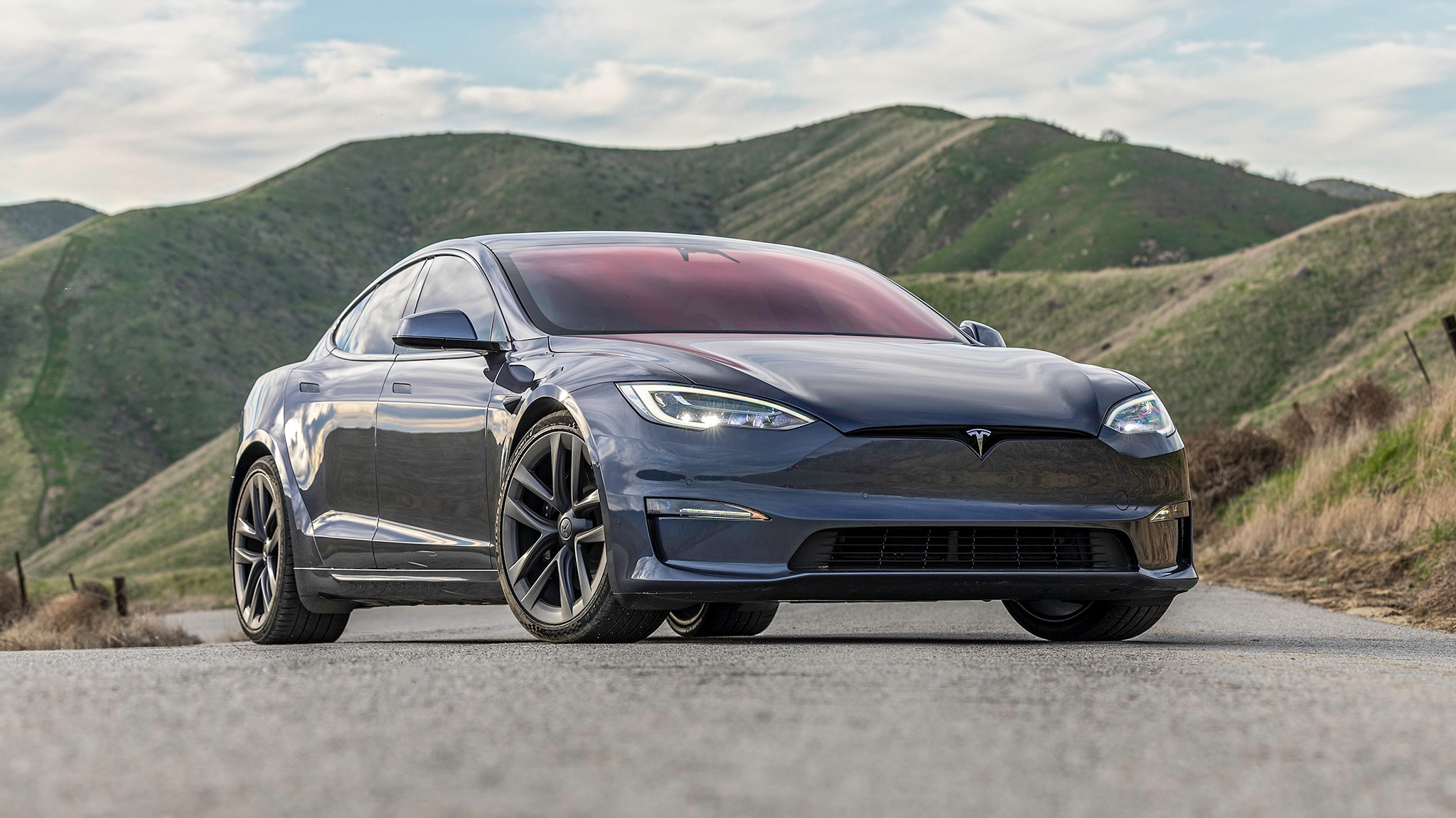 Tesla benzin mashinalar egalarini qiziqtirishga harakat qilmoqda
