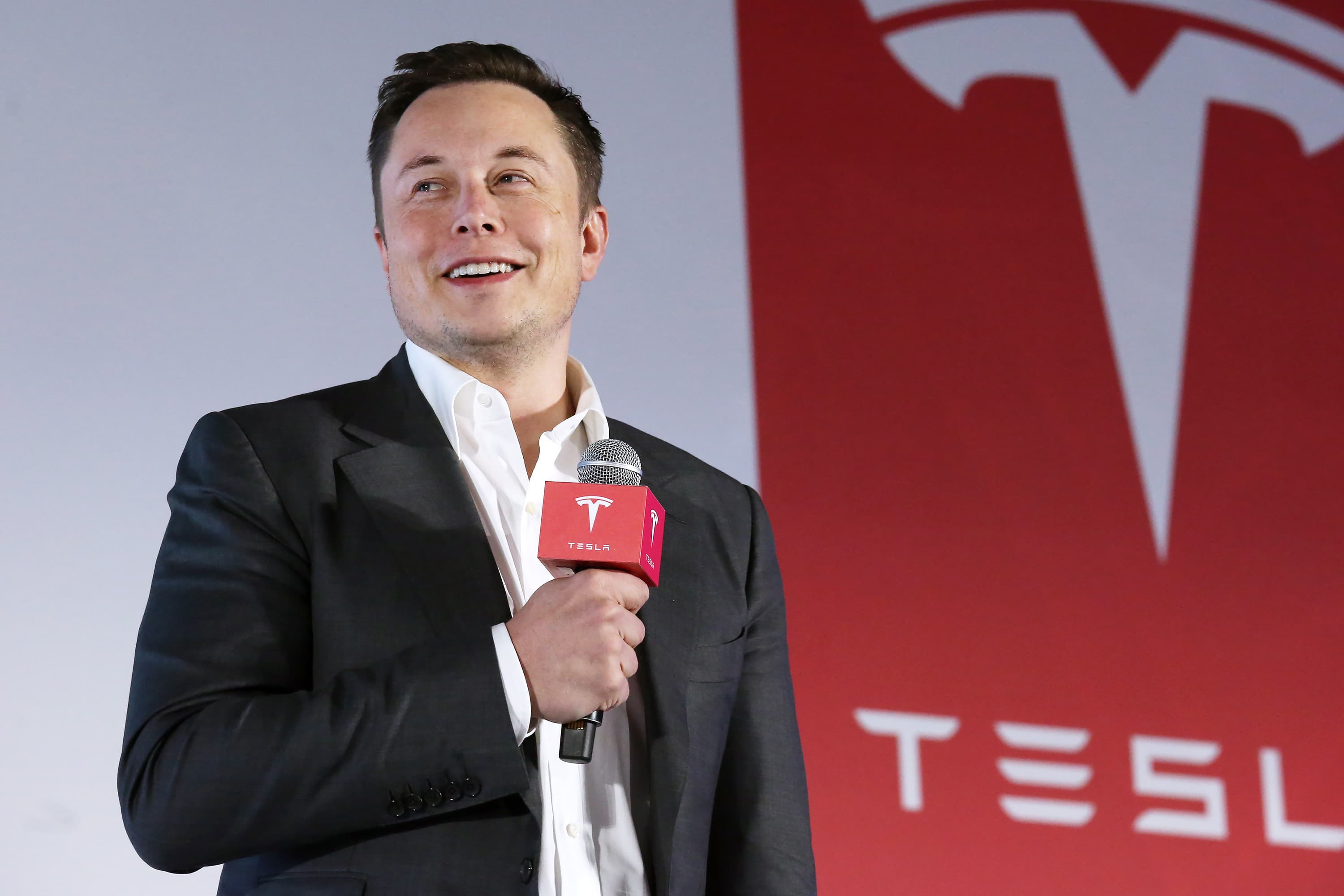 Tesla aksiyadori Ilon Maskni lavozimidan chetlashtirishni talab qilmoqda