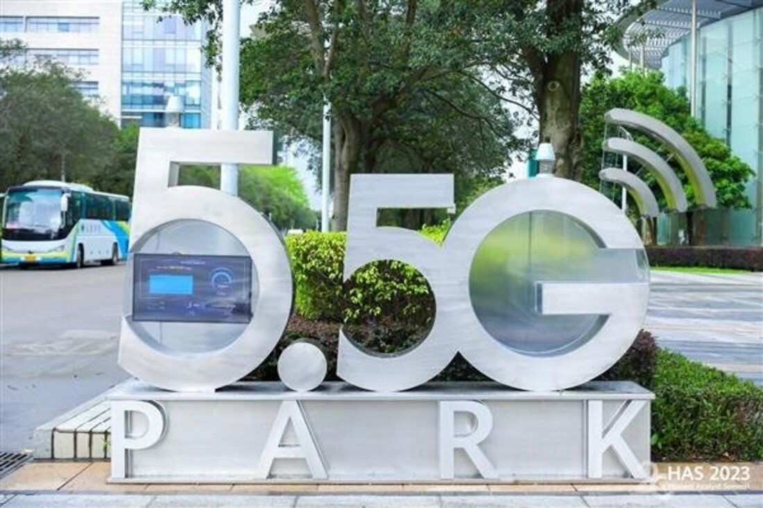 6G hali uzoqda, lekin 5.5G hozirda mavjud. Ushbu texnologiyani qo'llab-quvvatlovchi birinchi eksperimental minora Pekinda o'rnatildi