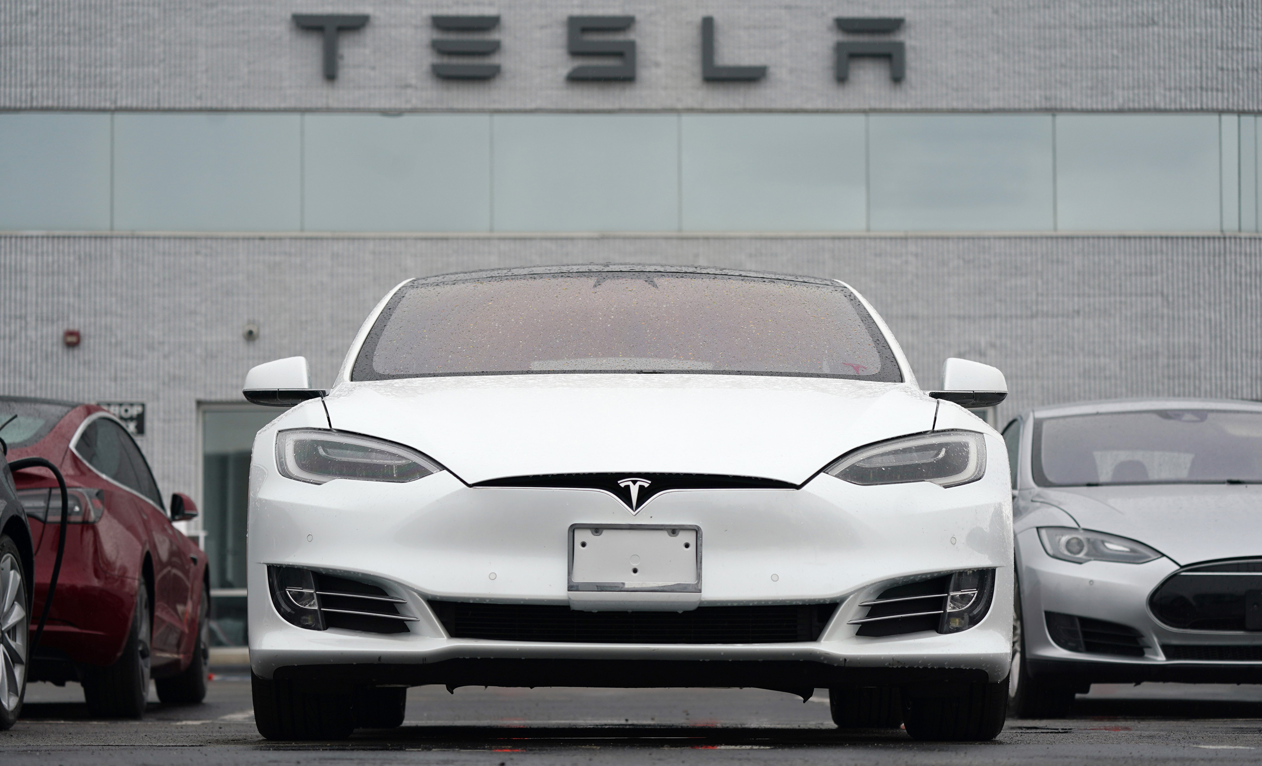 Tesla uch milliondan ortiq elektromobil ishlab chiqargan