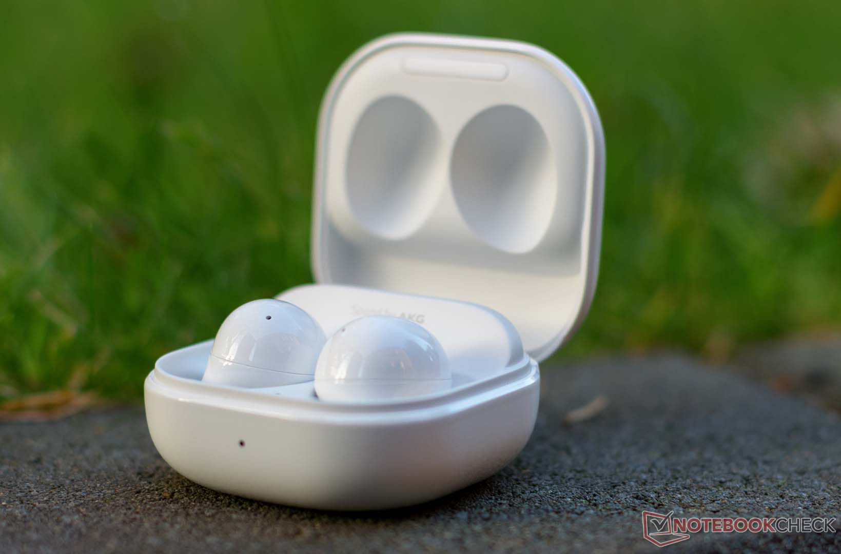 Samsung Galaxy Buds FE naushniklari atigi 100 dollar turadi