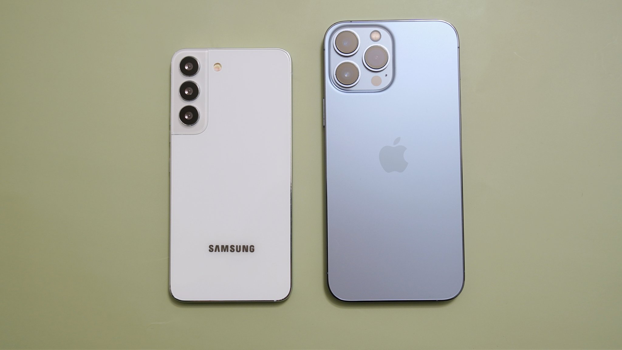 IPhone 13 ga talab shunchaki taqiqlangan.  Apple ulushi ortib bormoqda, Samsung esa pasaymoqda