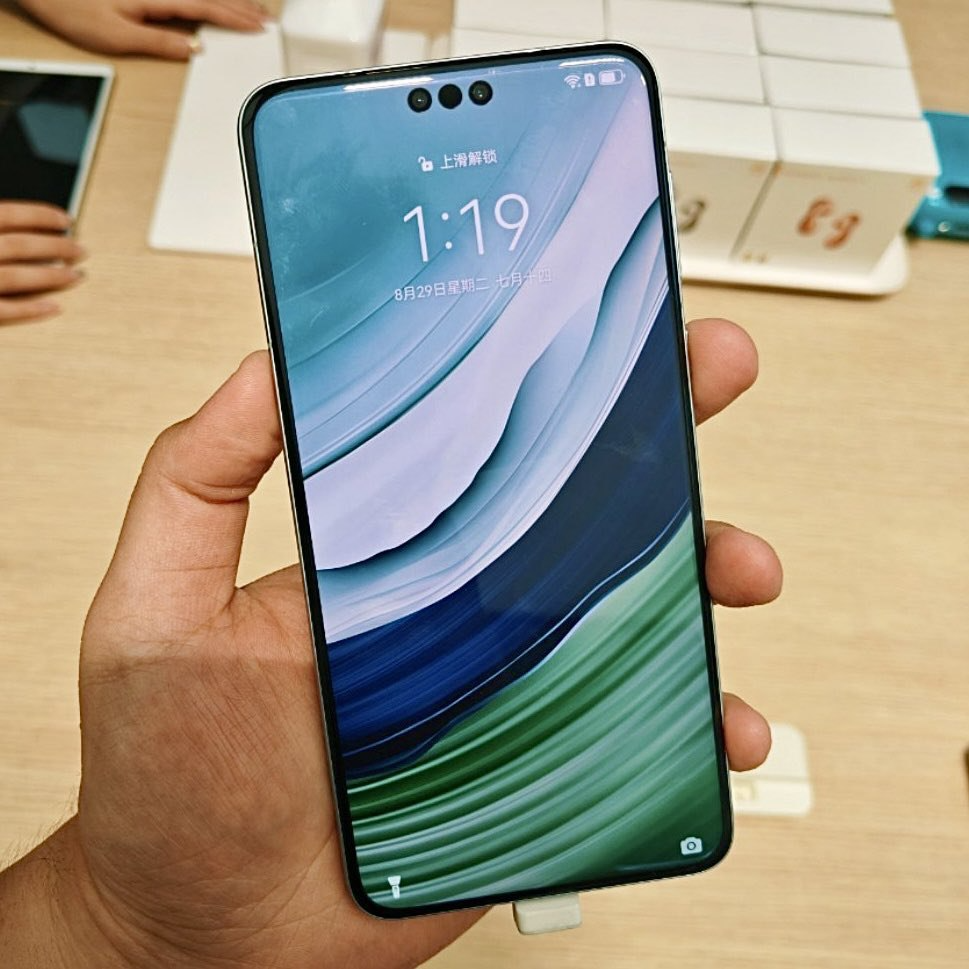 Huawei Mate 60 Pro taqdim etildi, sun'iy yo'ldosh qo'ng'iroqlari, IP68 va ekrandagi uchta kamera bilan taqdim etildi