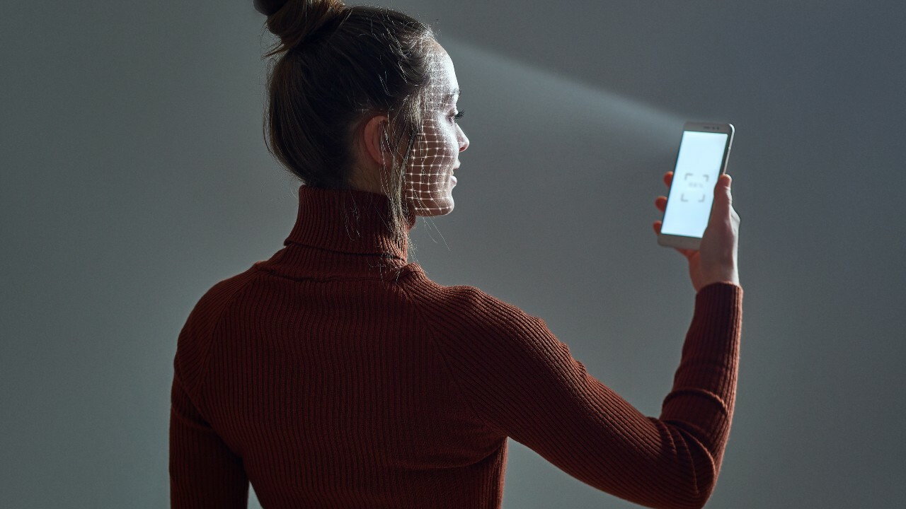 Xitoylik ishlab chiqaruvchilar o‘zlarining Face ID tizimini yaratishni istashmoqda, bunda ekran ostiga o‘rnatilgan modul bilan. Bir nechta kompaniyalar allaqachon bunday yechimlarni sinovdan o‘tkazishni boshlab yuborishgan.