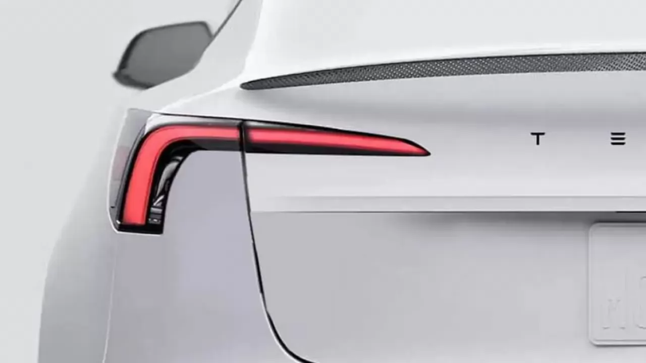 Bu yangi Tesla Model 3: u birinchi marta umumiy ko'cha yo'llarida