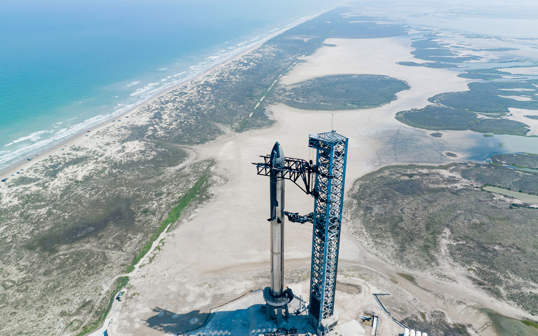 SpaceX Starship 120 metrlik raketa uchirilishidan bir kun oldin kosmodromda suratga tushirildi