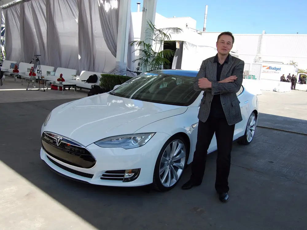 Tesla avtomobillarida maxfiy Ilon Mask rejimi topildi