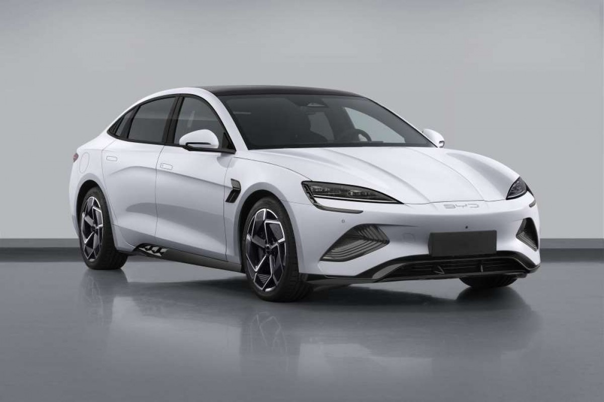 Rossiyada Tesla Model 3 va Porsche Taycanga raqobatchi sota boshladilar, BYD Seal 70500$ turadi