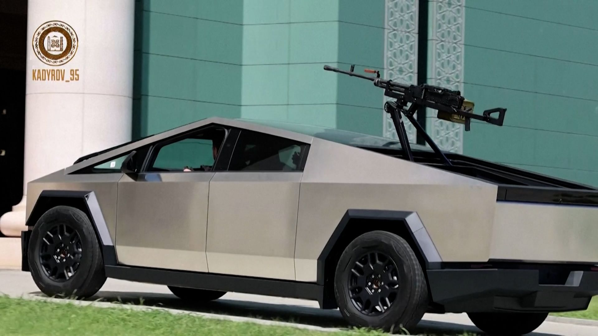 Ramzan Qodirov, Ilon Mask Tesla Cybertrack-ni masofadan o'chirib qo'yganini aytdi