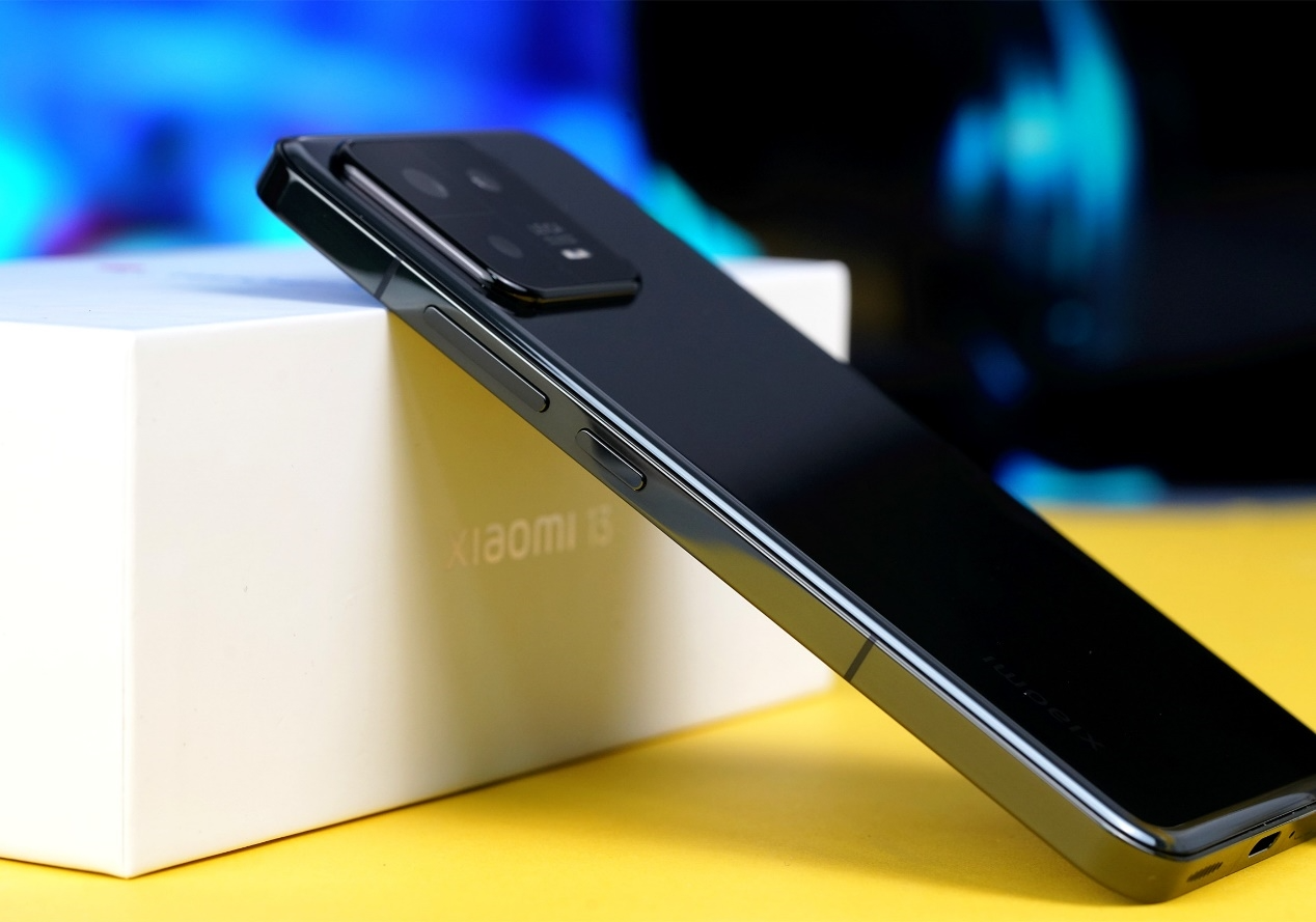 Superkarlarni suratga olishda Xiaomi 13 kamerasi imkoniyatlarini ko'rsatildi