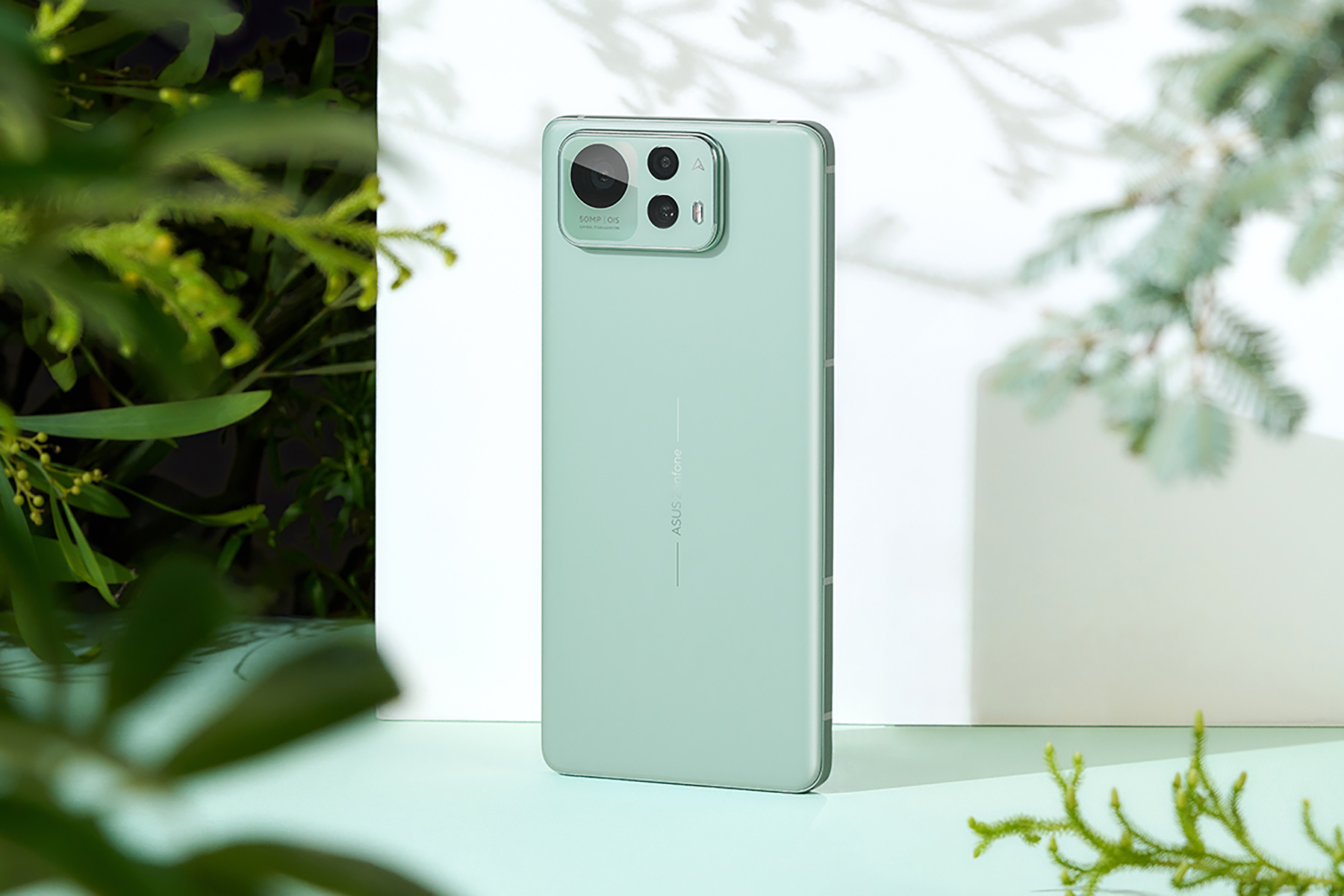 Takomillashtirilgan kamera va sun’iy intellekt funksiyalariga ega Asus Zenfone 12 Ultra flagmani taqdim etildi
